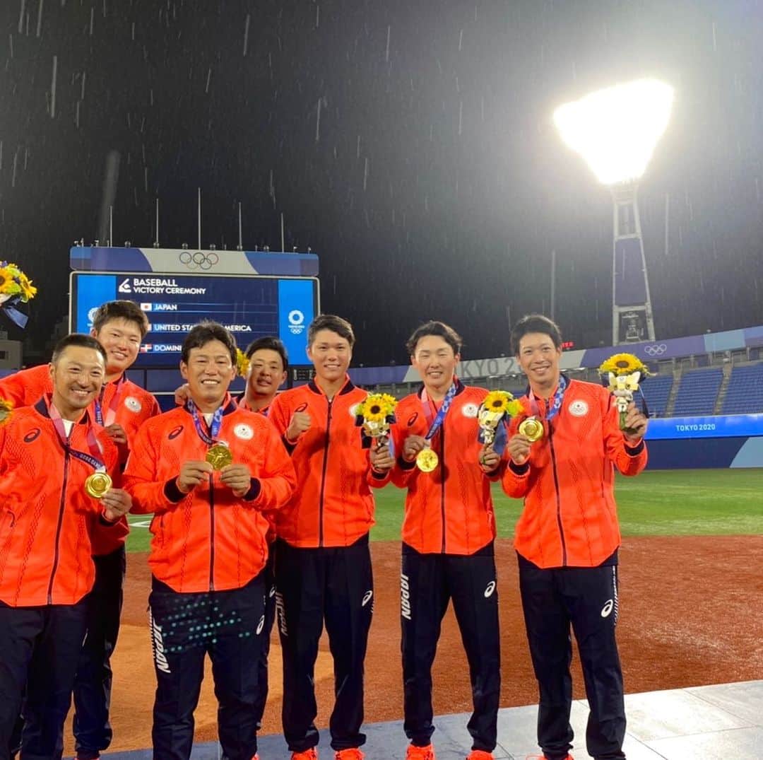 源田壮亮さんのインスタグラム写真 - (源田壮亮Instagram)「⁡ ⁡ 東京オリンピック、金メダルを獲得することができました🥇 刺激的で緊張感のある日々でしたが、今は少しホッとしています。 素晴らしいチームの一員としてユニフォームを着られた事をとても嬉しく思います❗️ 大会関係者の皆様、ボランティアの皆様、そしてテレビの前で応援してくださった皆様、本当にありがとうございました‼️ ⁡ ⁡ #金メダル #大分県民 #大分商業 #ライオンズ #海馬神 #トヨタ #守護神 #内野手会 #まばたき #後悔 #切り替えていこう」8月8日 18時48分 - gendagenda6