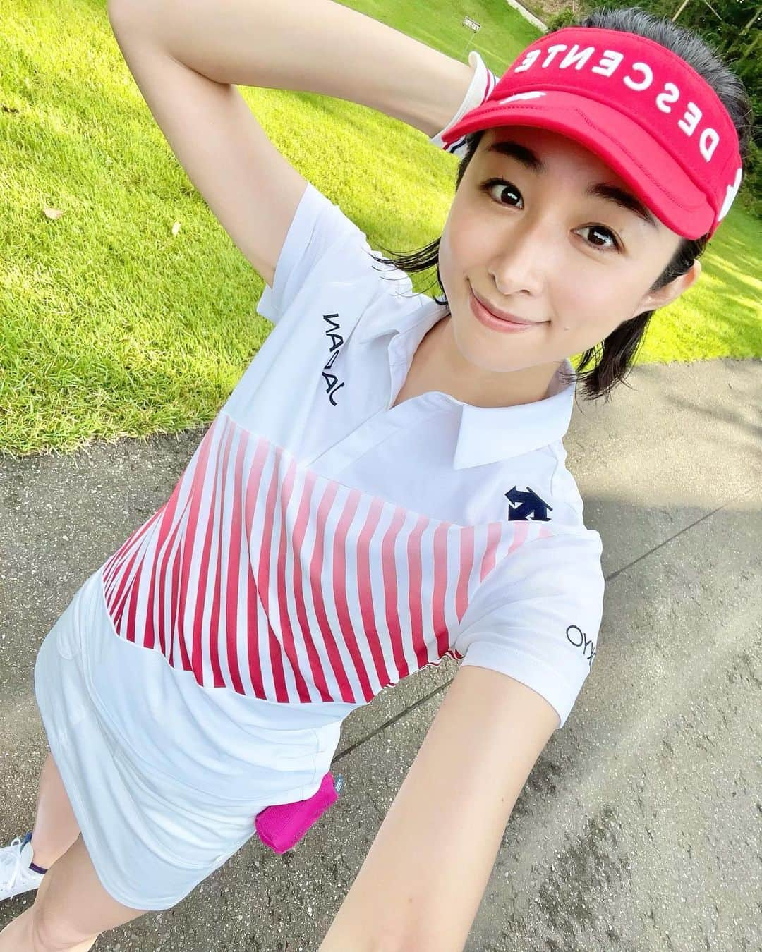 森木美和さんのインスタグラム写真 - (森木美和Instagram)「ロングパットがたくさん入った日⛳️😆✨  バンカーからのチップインもあり、ラッキーが重なって、久々にいいスコアが出ました😆  このウェア着るとゴルフが上手になった気がする😂😂  #東京オリンピック の#japanモデル   @descentegolf #ゴルフにも日の丸を   #enjoygolf  #golf#ゴルフ#ゴルフ練習#ゴルフ場#ゴルフ女子#ゴルフ男子#golfgirl#ゴルフファッション#ゴルフ好き#ゴルフコーデ#ゴルフ好きと繋がりたい」8月11日 21時25分 - miwamoriki