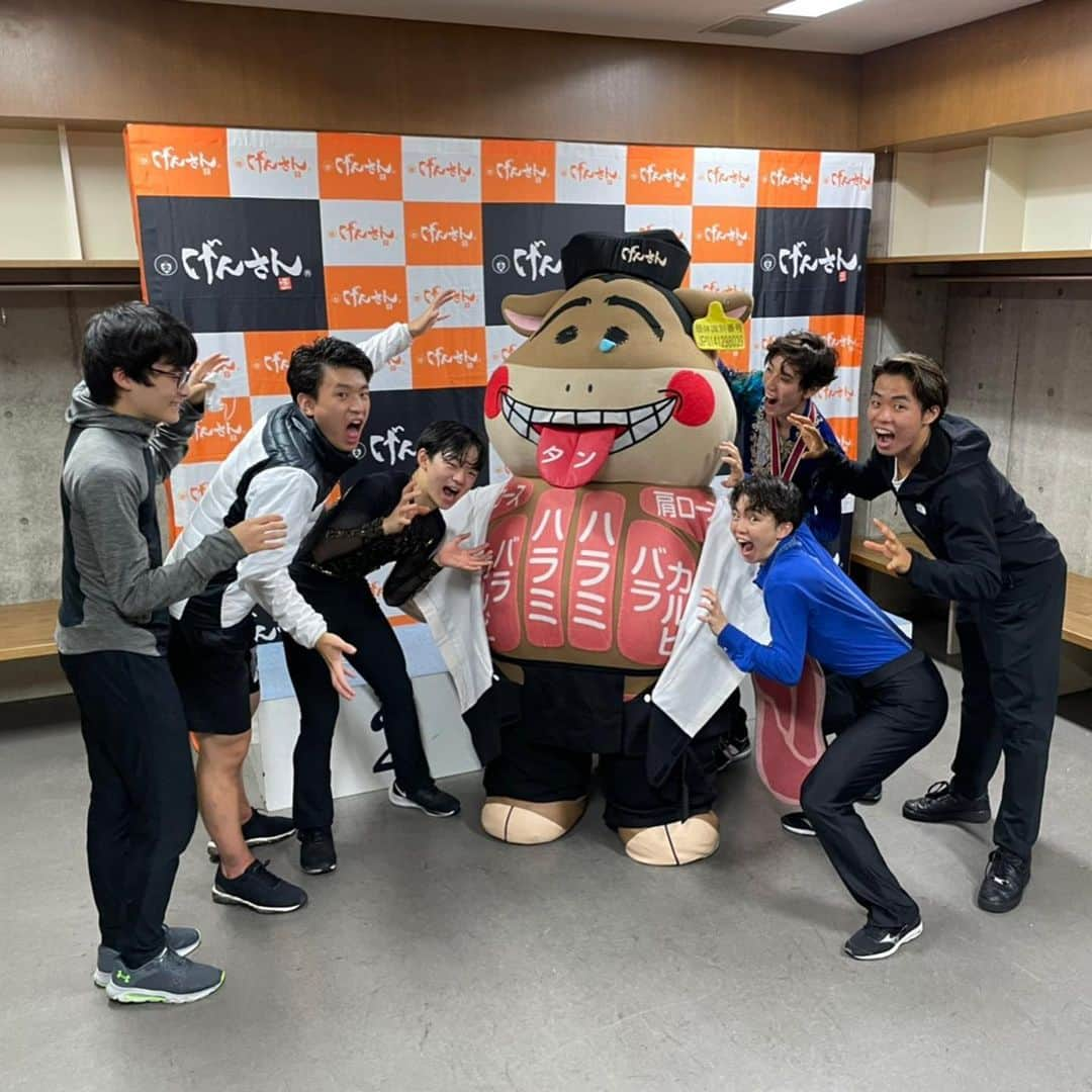 友野一希さんのインスタグラム写真 - (友野一希Instagram)「. サマーカップ  シーズン初戦、課題の多く残る試合になりましたが成長を実感できた試合でもありました。 たくさんの応援ありがとうございました。  また、長年サポートしていただいているセントラルスポーツの所属選手として初の試合になりました。 「友野一希 セントラルスポーツ」と所属先がコールされた時には嬉しい気持ちと同時に気が引き締まりました。 改めてセントラルスポーツアスリートの一員としての自覚を持ち努力していきたいと思いました。  副賞のお肉も5年連続！💪  #サマーカップ2021 #centralsports  #セントラルスポーツ」8月13日 12時48分 - k0515ki