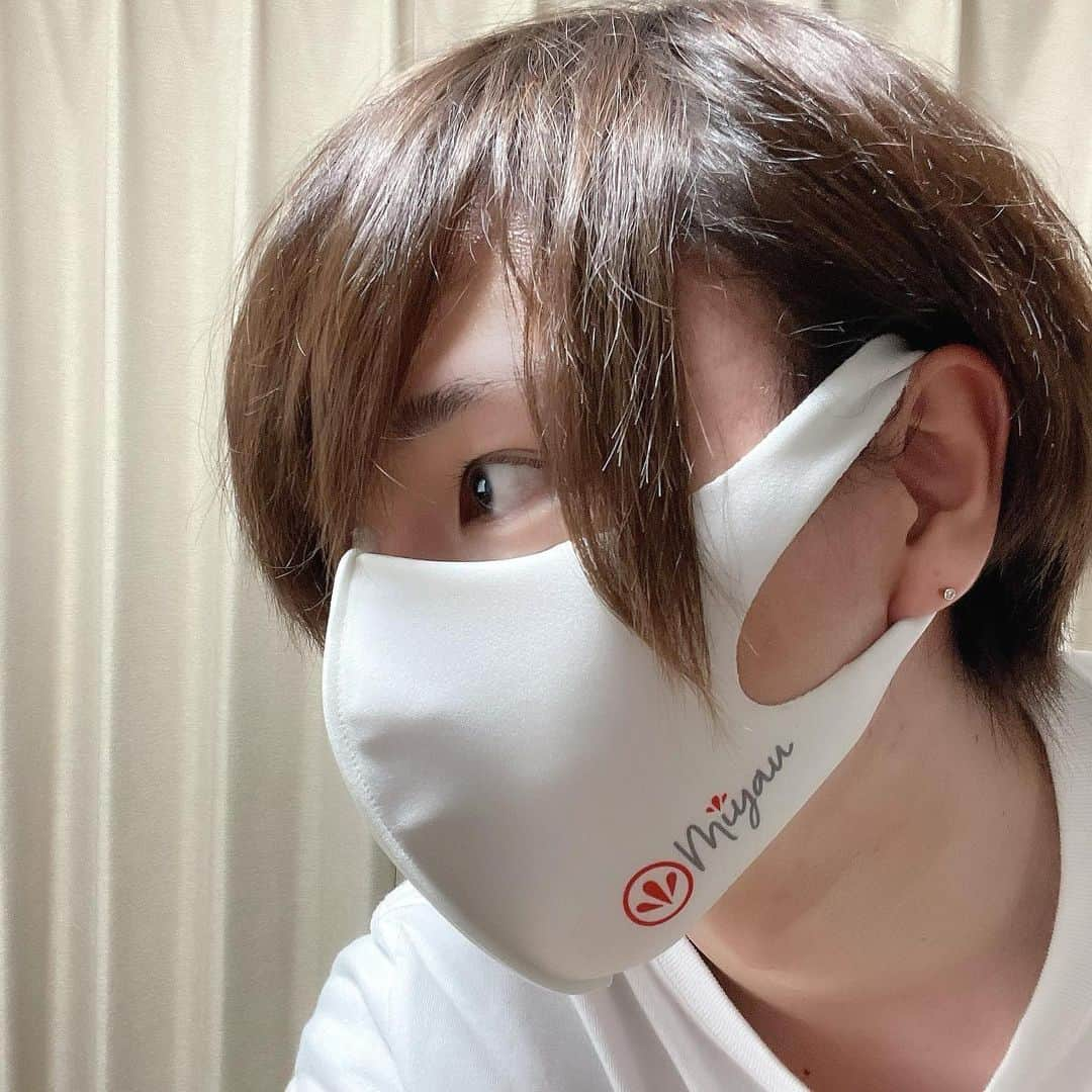 みやゆうさんのインスタグラム写真 - (みやゆうInstagram)「#みやゆう新作グッズ2021  ロゴ入りマスクもあります！ 照明の関係で白っぽく見えるけど、実物はライトグレー色です！  ※近日発売予定」8月26日 17時47分 - miyau_photo