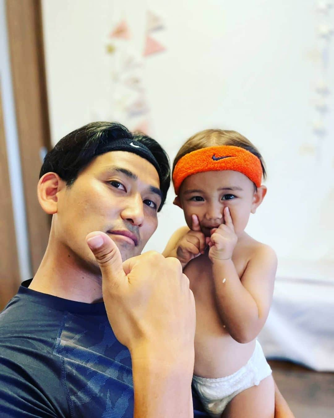 中川大志さんのインスタグラム写真 - (中川大志Instagram)「甘えん坊の息子くんももうすぐ2歳🤭 ほんとあっという間だな😅 最近は抱っこも重くなってきた気が…😗 嬉しいようで寂しいようでなんとも言えん気持ちですよ🤣 ボール投げるのは好きだから野球好きになってくれるといいな⚾ #息子 #子育て #息子とデート #息子の成長 #息子大好き」9月15日 7時29分 - taishi_nakagawa