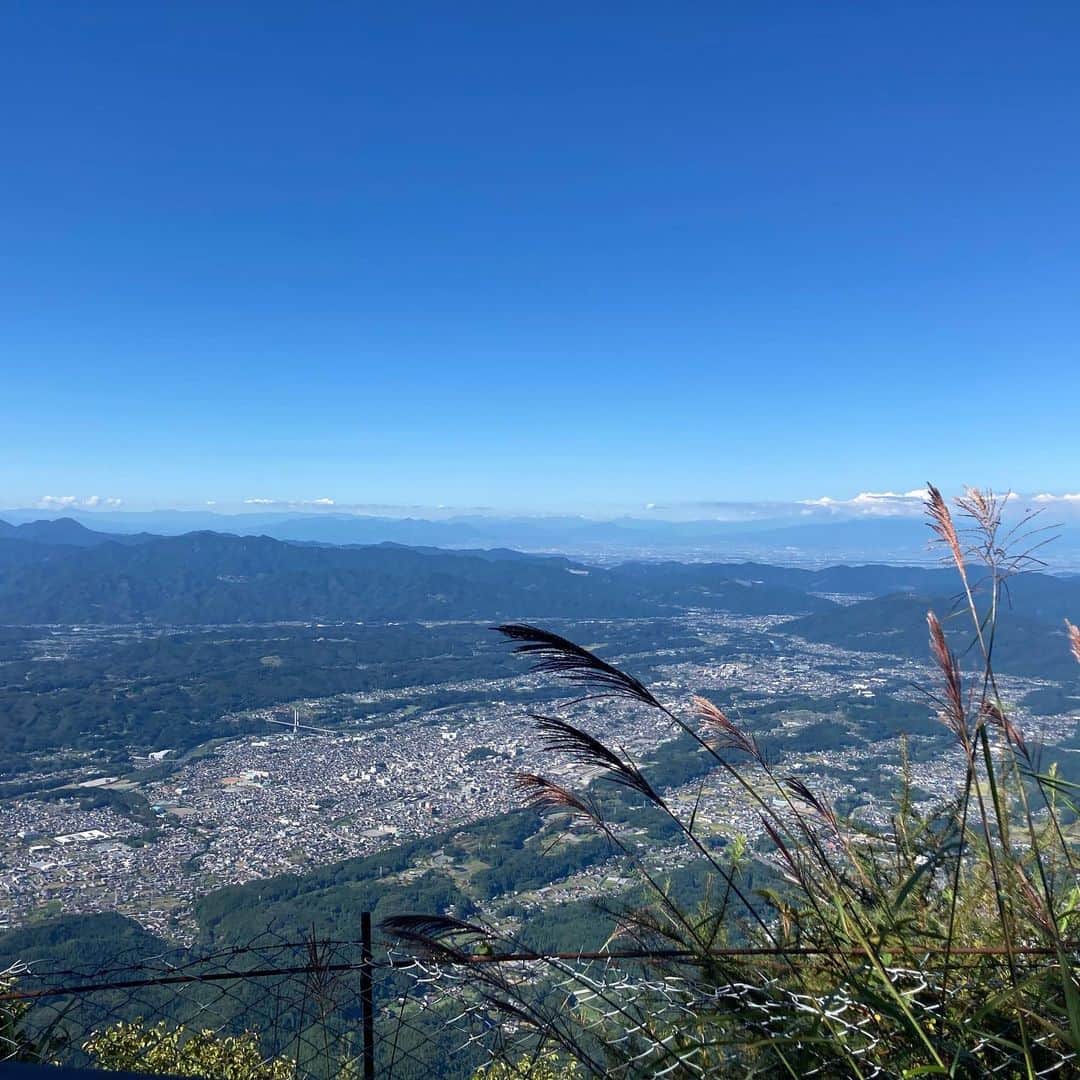 瀬南海はやさんのインスタグラム写真 - (瀬南海はやInstagram)「* 久しぶりの山登り⛰🗻 . 沢山汗かいて、美味しい空気とマイナスイオンを感じてきました！ . #山登り #武甲山 #リフレッシュ #明日は筋肉痛確定 #ポーズの手の癖 笑」9月19日 23時22分 - senami_haya