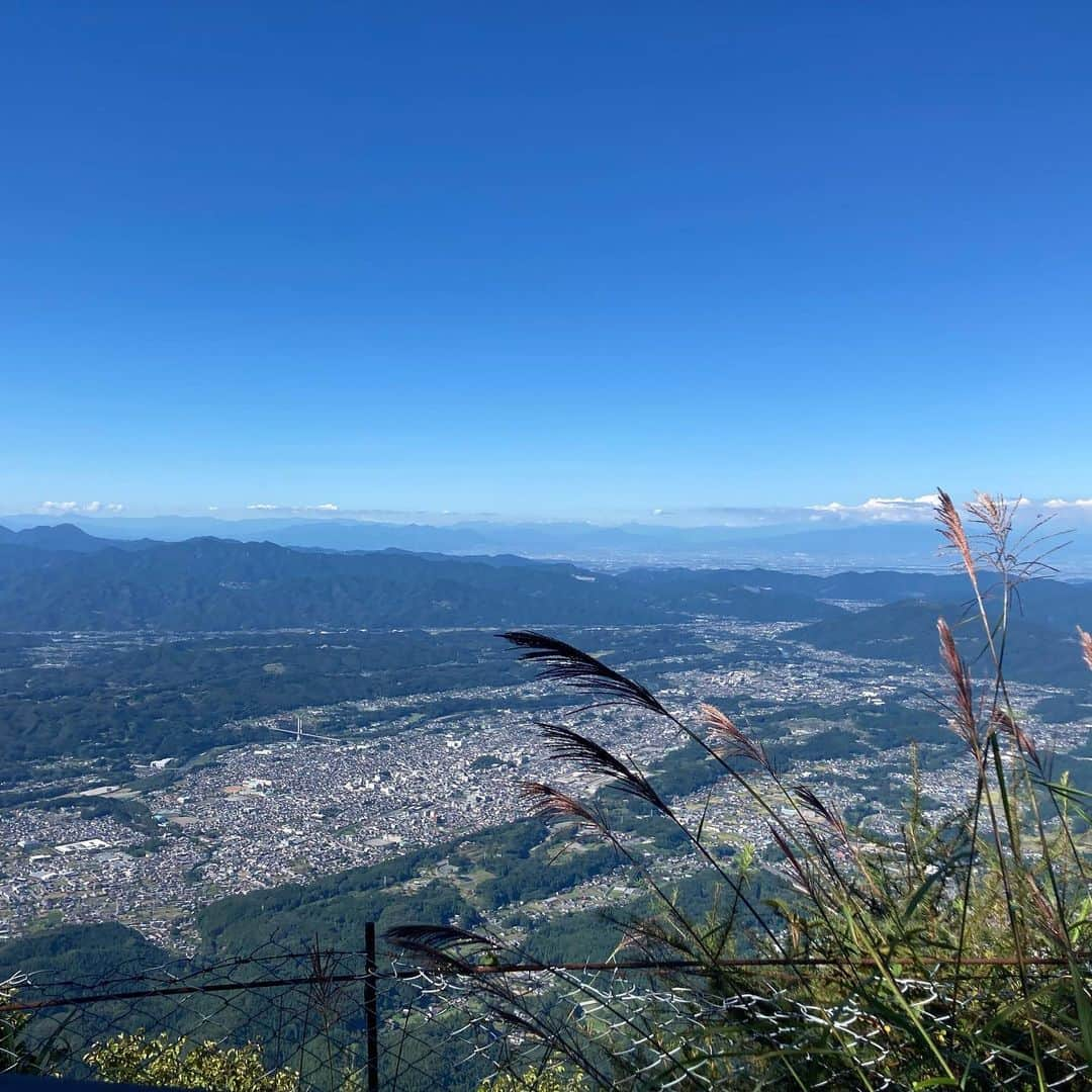 瀬南海はやさんのインスタグラム写真 - (瀬南海はやInstagram)「* 久しぶりの山登り⛰🗻 . 沢山汗かいて、美味しい空気とマイナスイオンを感じてきました！ . #山登り #武甲山 #リフレッシュ #明日は筋肉痛確定 #ポーズの手の癖 笑」9月19日 23時22分 - senami_haya