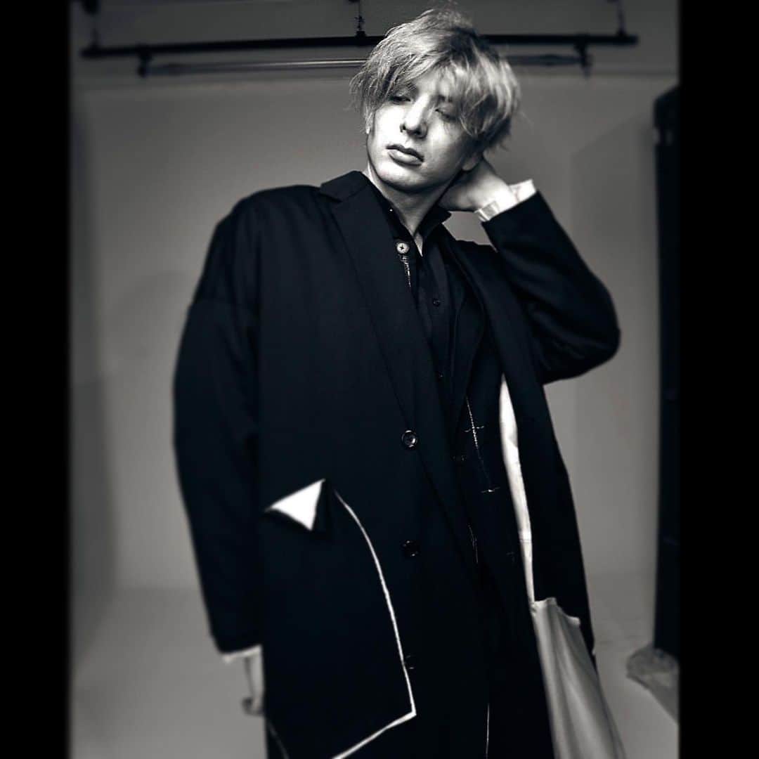 城田優さんのインスタグラム写真 - (城田優Instagram)「“LOVE&PEACE” 近々、喜んでもらえる発表もあるから、楽しみにしてて ...