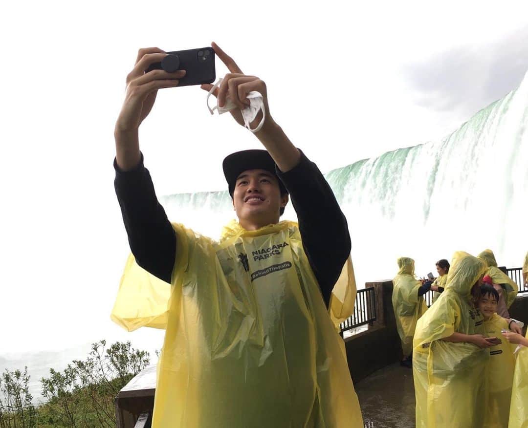 渡邊雄太さんのインスタグラム写真 - (渡邊雄太Instagram)「オフを使ってナイアガラの滝へ。今まで見た何よりもいい景色でした！これ見たら小さい悩みや不安なんて吹っ飛びます！！😎  Went to see Niagara Falls today and it was awesome! One of the best things I’ve ever seen in my life」9月26日 8時07分 - yutawatanabe12