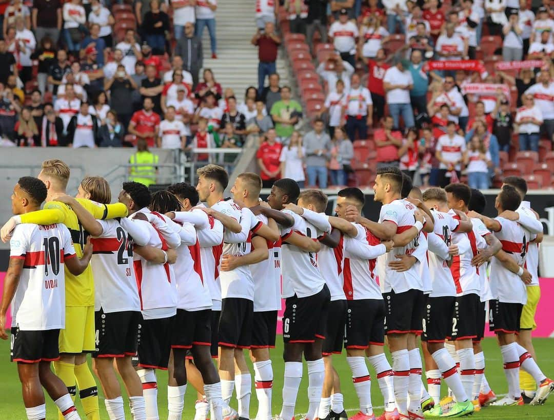 遠藤航さんのインスタグラム写真 - (遠藤航Instagram)「.. 3 points 🔥‼️ This is what we wanted 💪 Thank you for your amazing support all @vfb fans ⚪️🔴 . #vfb #stuttgart  #bundesliga #germany #🇩🇪  . #win #3points #team #fight  #samurai #wataruendo」10月3日 6時00分 - endowataru