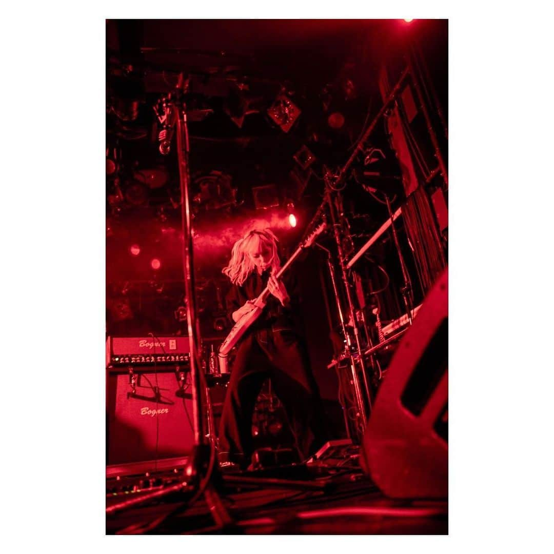 MAMIさんのインスタグラム写真 - (MAMIInstagram)「SCANDAL TOUR 2021 『SCANDALの対バンツアー』 . . . 広島は佐藤千亜妃ちゃんをお迎えした夜でした🥰 とってもキュートで大人でパワフルで楽しいライブで最高すぎた😭😭😭 こんなにも素敵な人が友達と言ってくれて本当に嬉しいし本当にありがとう😭😭 いつか一緒にやりたい🌷が叶ってよかった🥰 観に来てくれたみんなもありがとう🥰 ちあきちゃん、まったねぇえ〜〜🙋‍♀️🌷 . さ〜て、明日はラスト福岡だ〜〜ん . 📸 @takeshiyao」10月24日 0時04分 - mmts_dayo