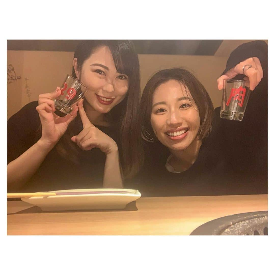 安蒜幸紀さんのインスタグラム写真 - (安蒜幸紀Instagram)「. . 🍖肉山プロデュース店「肉と日本酒」 . いつも通りのかなりの時差投稿失礼します🙇‍♀️ お肉会の時のお写真🥩 . 肉と日本酒好きならば この店名を見て行かないわけにはいかないですよね🤤🍶 千駄木の一軒家焼肉店「肉と日本酒」 . ただ予約1年待ち 20名以上の完全貸切のみの予約ということで なかなか行けないお店！ . お友達に誘って頂き やっと行けました🥺✨ . 肉山さんはタイの店舗しか行ったことなかったのですが こちらの店舗も最高にお肉が美味しい♡ お肉がとろける～ さらに日本酒もお肉に合うものがたくさん！ 肉と日本酒の最高な組み合わせを堪能させて頂きました🙏💕 . #東京#文京区#千駄木#東京グルメ#東京焼肉#千駄木グルメ#千駄木焼き肉#焼肉#焼肉屋#予約困難店#日本酒#肉と日本酒#肉山#肉会#グルメ#ディナー#お肉#ホルモン#タン#冷麺#カレー#美味しかった#29#肉」10月25日 17時47分 - ambirusaki