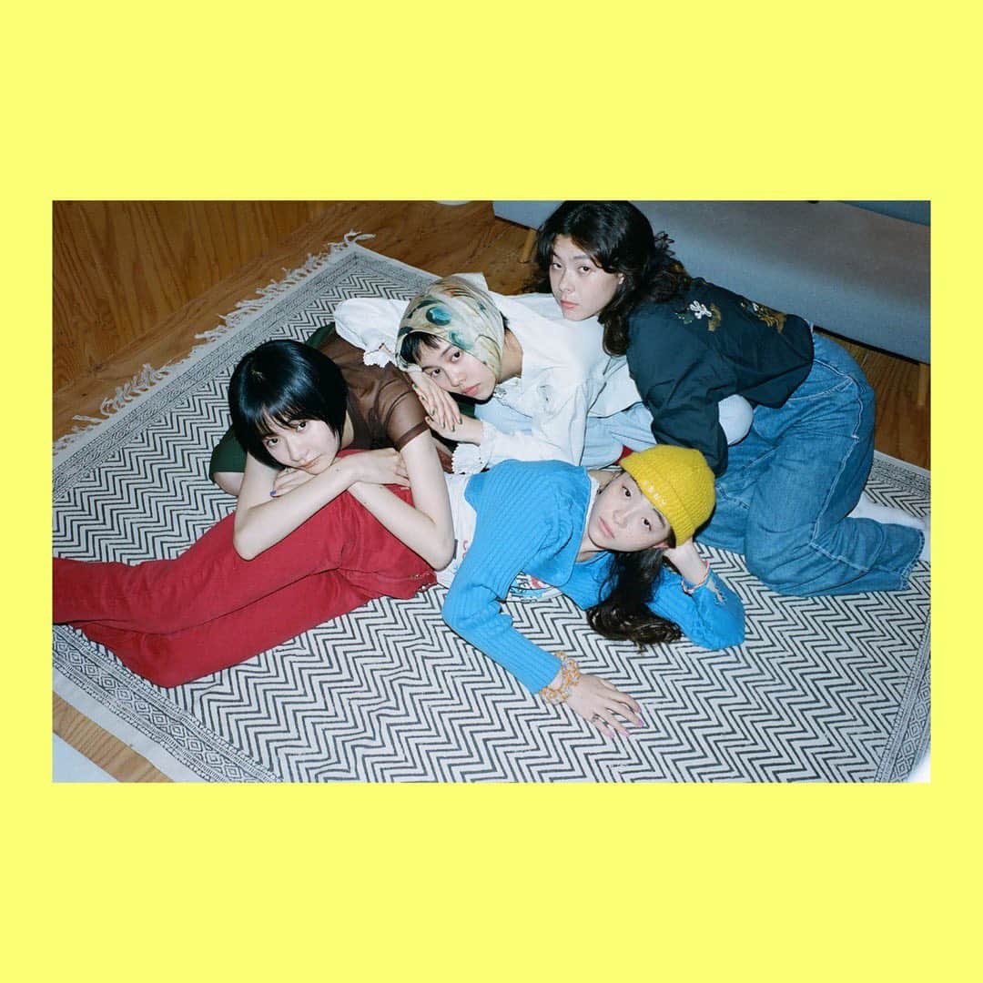 モトーラ世理奈さんのインスタグラム写真 - (モトーラ世理奈Instagram)「Lula books 「SERENA MOTOLA.」  明日発売です💁‍♀️  過去のアーカイブ作品に加え新たに撮影した2つのストーリー、つぐみちゃん　@tsugumi_jp に撮ってもらった私服スナップに、特別ゲストを迎えた対談企画に、もりだくさんな一冊💙  その発売を記念して明日 10/27 18:00〜20:00 BOOKMARC @marcjacobsjapan にてサイン会を開催します。   ぜひこの特別な一冊を直接お渡ししたいなと思い、感染対策をした上でこのスペシャルイベントを設けて頂きました✨  ぜひ、たくさんの方にお会いできたら嬉しいです💕  詳しくはプロフィールのURLをcheck！」10月26日 20時06分 - sereeeenam