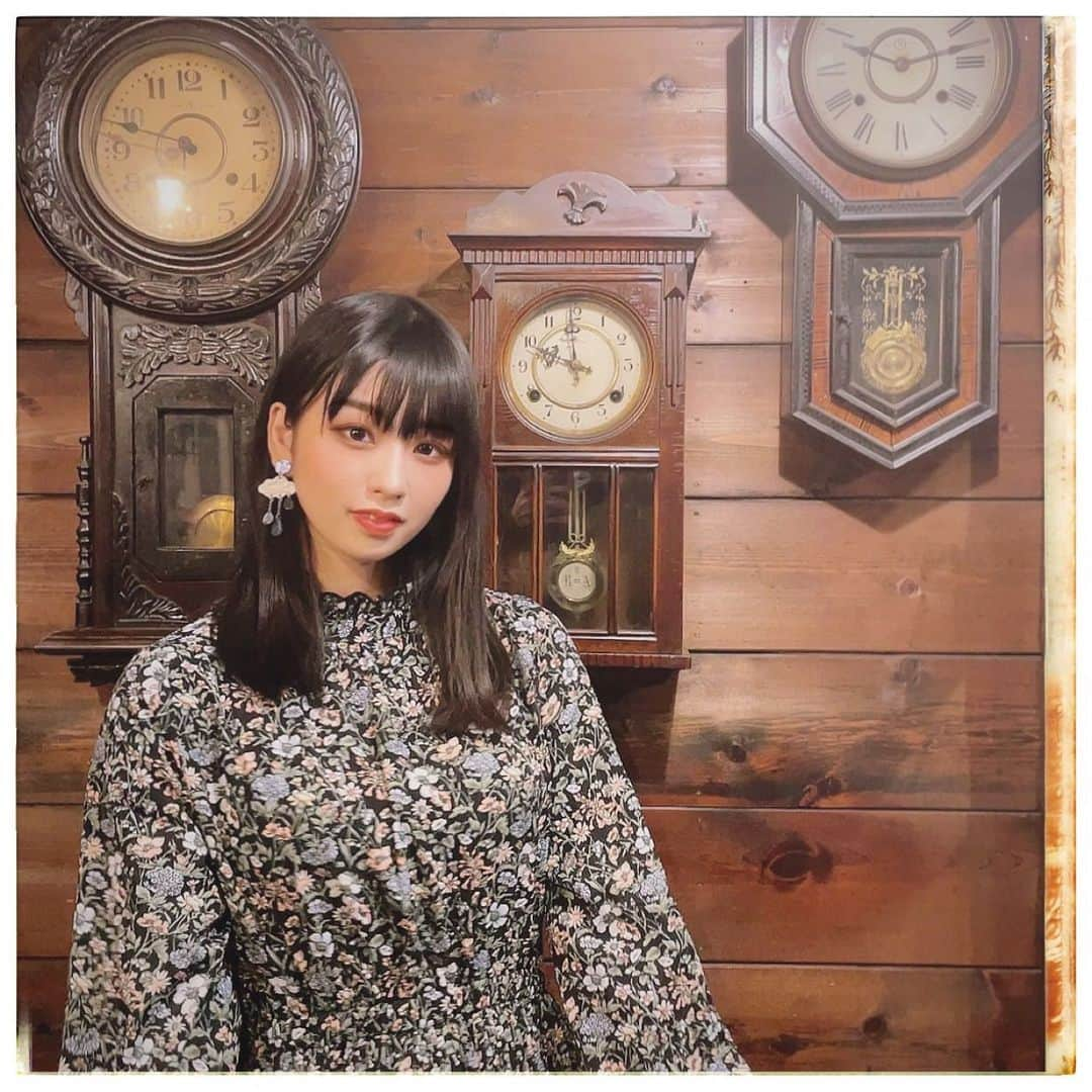 奥森皐月さんのインスタグラム写真 - (奥森皐月Instagram)「. . . 本日19時からLINE LIVE生配信をおこないます！ ハロウィンかもしれません。 ハロウィンじゃないかもしれません。 . ぜひご覧になってたしかめてください。 コメントも待ってます！19時！みてー！ . . . そして明日は「奥森皐月の公私混同」の公開日。 奥森が独自にハロウィンパーティーを開催いたしました。 奥森ハロウィン、奥ハロをみんなで楽しみます。 めちゃくちゃに盛り上がりました。 . ハロウィンのあのノリが苦手な人にも優しいパーティーです。おいでよ。 . 明日18時にlogirlにて公開、19時までは無料でみられます。 よろしくお願いします！ .  . . . #奥森皐月 #奥森皐月の公私混同 #毎週木曜 #テレ朝動画 #logirl #ラジオ #トーク #大喜利 #メール #ハロウィン #パーティー  #仮装 #コスプレ #大喜利 #お笑い #配信 #LINELIVE #JK #SJK #女子高生 #秋 #純喫茶 #古着 #イヤリング #にほんごであそぼ #りぼんガール #すイエんサーガールズ #スターダストプロモーション」10月27日 12時33分 - satuki_okumori_official