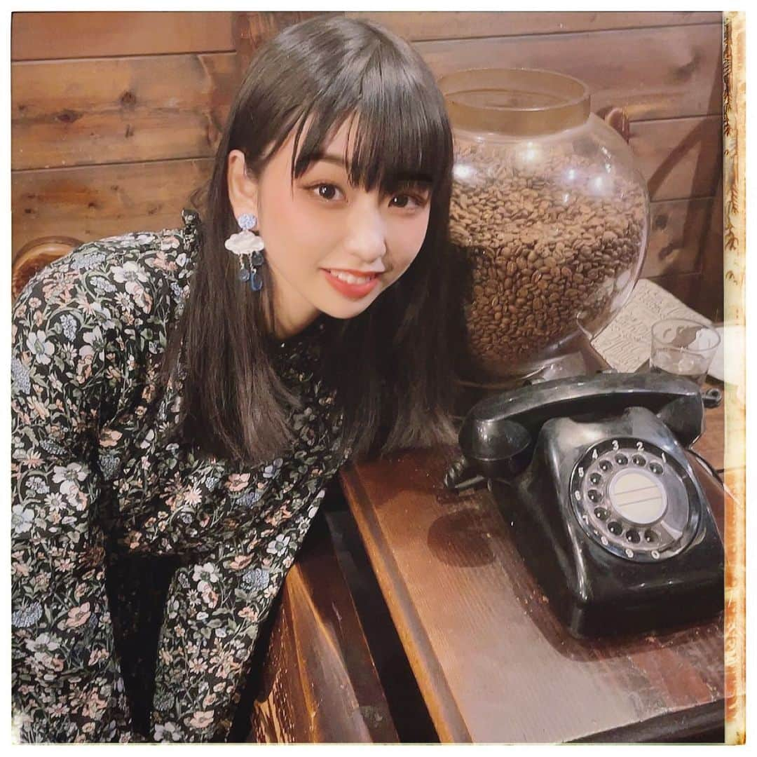 奥森皐月さんのインスタグラム写真 - (奥森皐月Instagram)「. . . 本日19時からLINE LIVE生配信をおこないます！ ハロウィンかもしれません。 ハロウィンじゃないかもしれません。 . ぜひご覧になってたしかめてください。 コメントも待ってます！19時！みてー！ . . . そして明日は「奥森皐月の公私混同」の公開日。 奥森が独自にハロウィンパーティーを開催いたしました。 奥森ハロウィン、奥ハロをみんなで楽しみます。 めちゃくちゃに盛り上がりました。 . ハロウィンのあのノリが苦手な人にも優しいパーティーです。おいでよ。 . 明日18時にlogirlにて公開、19時までは無料でみられます。 よろしくお願いします！ .  . . . #奥森皐月 #奥森皐月の公私混同 #毎週木曜 #テレ朝動画 #logirl #ラジオ #トーク #大喜利 #メール #ハロウィン #パーティー  #仮装 #コスプレ #大喜利 #お笑い #配信 #LINELIVE #JK #SJK #女子高生 #秋 #純喫茶 #古着 #イヤリング #にほんごであそぼ #りぼんガール #すイエんサーガールズ #スターダストプロモーション」10月27日 12時33分 - satuki_okumori_official