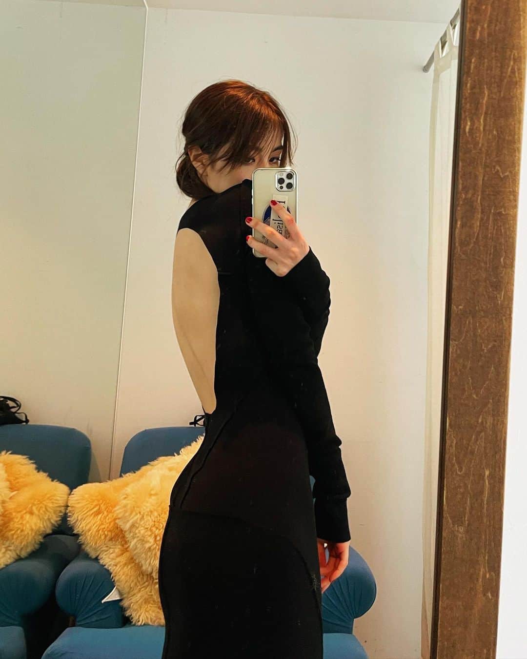 柳ゆり菜さんのインスタグラム写真 - (柳ゆり菜Instagram)「mirror selfie🪞♥ 까만 드레스.  #髪伸びました」10月29日 18時44分 - yurinayanagi__
