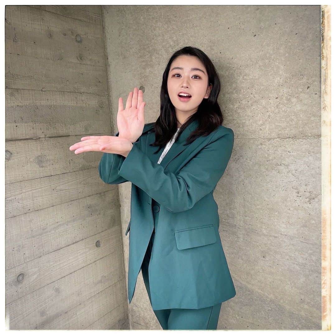 奥森皐月さんのインスタグラム写真 - (奥森皐月Instagram)「. . . ヒコロヒーさんへの憧れでセットアップが欲しかった。 お店で一目惚れして試着して、サイズもバッチリで気分良く買った。 家に帰って着てみたら、完全にどんぐりたけしさん。 ハンガーに掛けていてもどんぐりたけしさん。 ハッピーハロウィン。バーミヤン。 . . . #奥森皐月 #セットアップ #ハロウィン #仮装 #コスプレ #ヒコロヒー #どんぐりたけし #怪奇YesどんぐりRPG #ムール貝 #いて座 #DTKC #JK #SJK #女子高生 #秋 #古着 #デコ出し #奥森皐月の公私混同 #にほんごであそぼ #りぼんガール #すイエんサーガールズ #スターダストプロモーション」10月31日 17時27分 - satuki_okumori_official