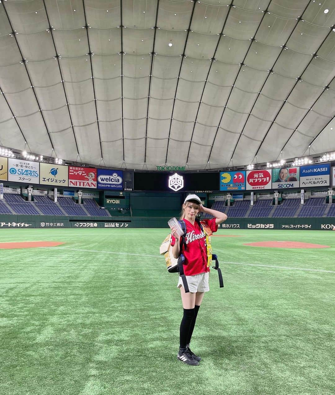 赤井沙希さんのインスタグラム写真 - (赤井沙希Instagram)「路上プロレスin東京ドームでビールの売り子さんしてきたよ🍺  今日は一杯も売れなかったの😿  レッスルユニバースで今年いっぱいは無料で見れるからチェックしてね👩‍❤️‍💋‍👩  路上プロレス in 東京ドーム RETURNS～500万円争奪 DDT TOKYO DOME CUP～  https://www.wrestle-universe.com/lives/j72hw2KiEFsuYzH3cBP7fR   #TokyoDomeDDT #ddtpro  #路上プロレス #prowrestling #prowrestler #wrestler #ビール売り子 #東京ドーム #costume」10月31日 23時49分 - saki__akai