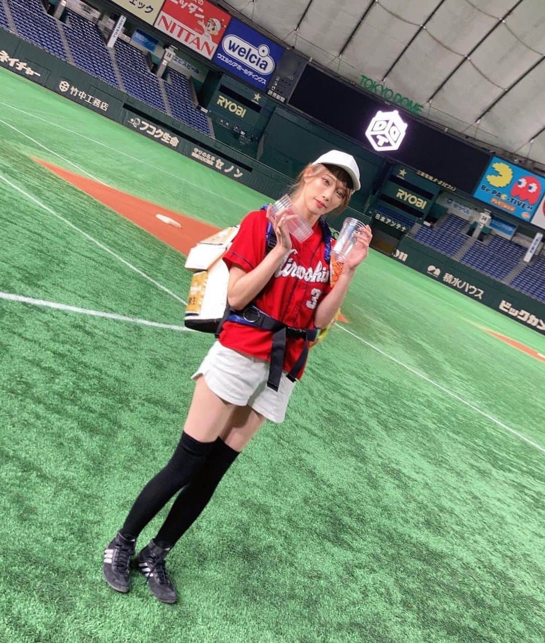 赤井沙希さんのインスタグラム写真 - (赤井沙希Instagram)「路上プロレスin東京ドームでビールの売り子さんしてきたよ🍺  今日は一杯も売れなかったの😿  レッスルユニバースで今年いっぱいは無料で見れるからチェックしてね👩‍❤️‍💋‍👩  路上プロレス in 東京ドーム RETURNS～500万円争奪 DDT TOKYO DOME CUP～  https://www.wrestle-universe.com/lives/j72hw2KiEFsuYzH3cBP7fR   #TokyoDomeDDT #ddtpro  #路上プロレス #prowrestling #prowrestler #wrestler #ビール売り子 #東京ドーム #costume」10月31日 23時49分 - saki__akai