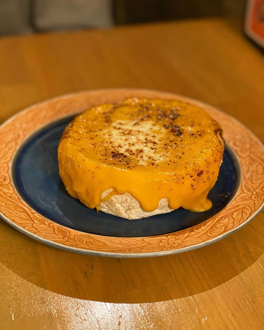 島田玲奈さんのインスタグラム写真 - (島田玲奈Instagram)「. 海鮮とチーズを食べに🧀💓 . 大好きな牡蠣！ どれも美味しかったけど、やっぱり生牡蠣が一番好きです🥺 . パンプキンシカゴピザは、切ると中から笑っちゃうくらいチーズが溢れてきて最高でしたぁぁ🧀 蜂蜜が付いてくるので、たっぷりかけるの更に美味しいです🍯 . 1枚目の"絶望パスタ"は、海鮮が溢れてて、辛さが 【普通,ミドル,絶望 】の中から選べて、びびってミドルにしました🥺笑 . 次は絶望の辛さに挑戦してみたいです…！！ . 西新宿の『UMIバル』さん、また行きたい😳💓 . #新宿グルメ #西新宿グルメ #UMIバル #東京グルメ」11月1日 18時25分 - smd_rn321