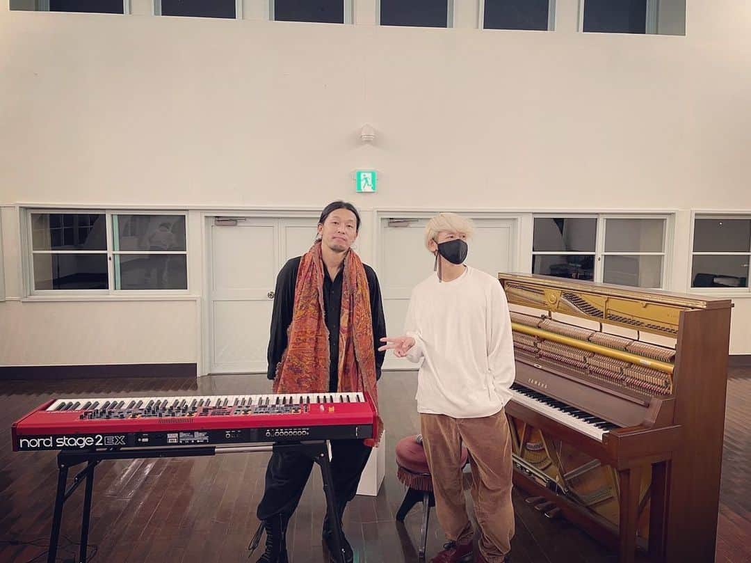 伊澤一葉さんのインスタグラム写真 - (伊澤一葉Instagram)「塩釜ライブ、アンコールでATSUSHIが飛び入りしてくれた。 ブルレジの黒澤さんも来てくれました^_^」11月2日 11時32分 - ichiyo.izawa
