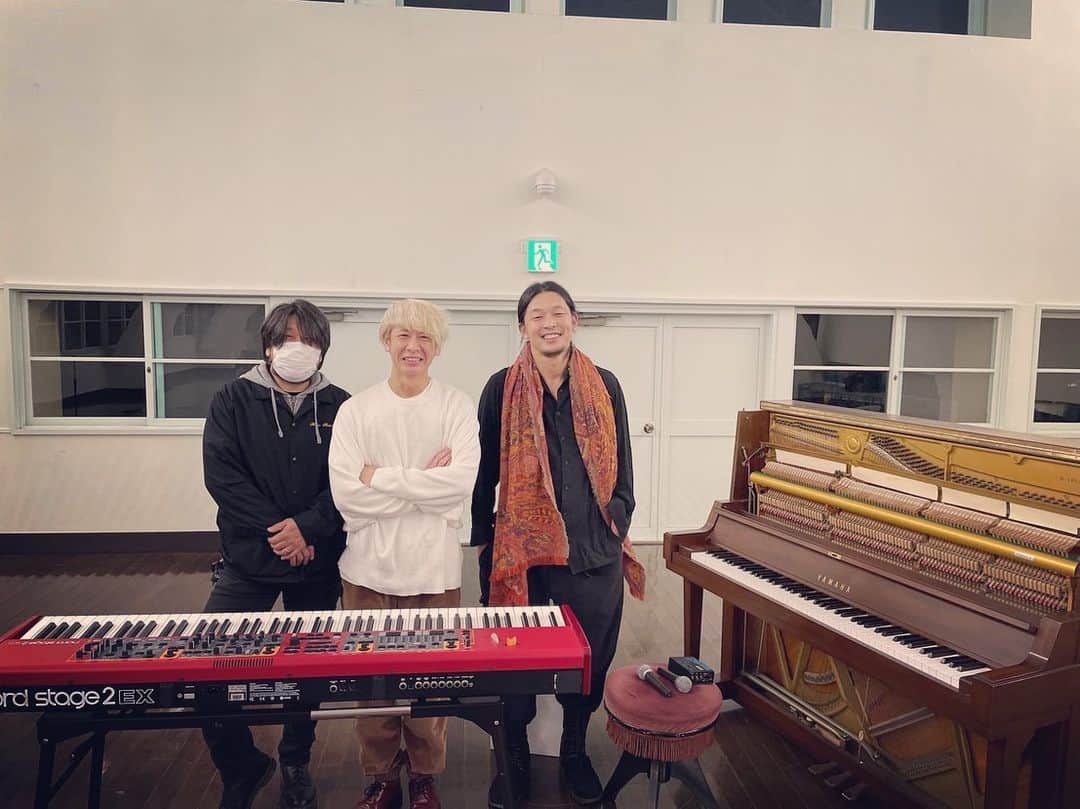 伊澤一葉さんのインスタグラム写真 - (伊澤一葉Instagram)「塩釜ライブ、アンコールでATSUSHIが飛び入りしてくれた。 ブルレジの黒澤さんも来てくれました^_^」11月2日 11時32分 - ichiyo.izawa