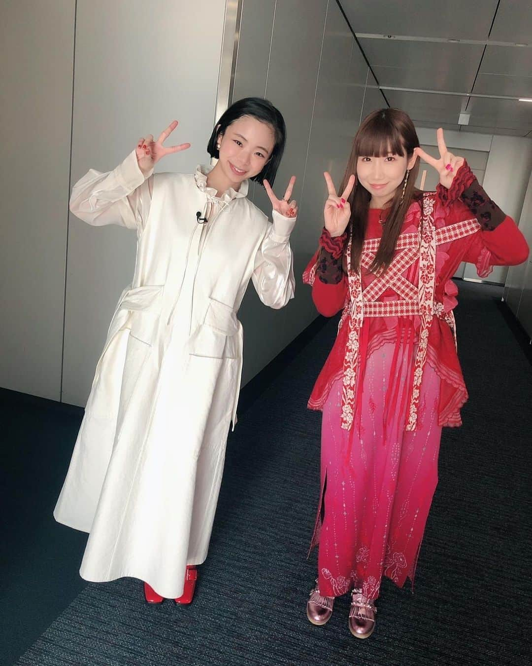 趣里さんのインスタグラム写真 - (趣里Instagram)「趣里です。 ⁡ ⁡ 根本宗子の面談室、本当にありがとうございました😢✨ 配信でお顔は見られなかたですが、コメント嬉しく、ねもちゃんと終始楽しくお話しさせていただき、最っっ高の時間でした。 24日までアーカイブ配信があるみたいです！ https://www.loft-prj.co.jp/schedule/plusone/195155 ⁡ はしゃぎましたので、ちょっぴりこわいですが、今後もねもちゃんとトークしてゆきたいなと思っておりますので、頑張ります☺️同世代で、心から尊敬するねもちゃんに出会えてとても幸せです。これからも一緒に面白いことをいろいろとやっていきますのでよろしくお願いします！ ⁡ 写真は、今夜くらべてみましたの際に撮りました写真です☺️ 昨日の写真もたくさん撮りましたのでまたアップします🙋🏼‍♀️ ⁡ 面談室に呼んでくれて本当にありがとう〜😭❤️ ⁡ ⁡ #根本宗子の面談室 #趣里」11月11日 11時05分 - shuri.and.mg.official