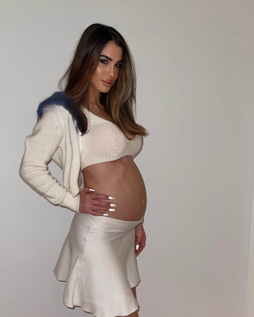 Silvia Carusoさんのインスタグラム写真 - (Silvia CarusoInstagram)「Been taking this few  very special months off ! Well …Surprisee❤️❤️❤️ here I am super  preggo 🥰」11月18日 1時01分 - silvialicius