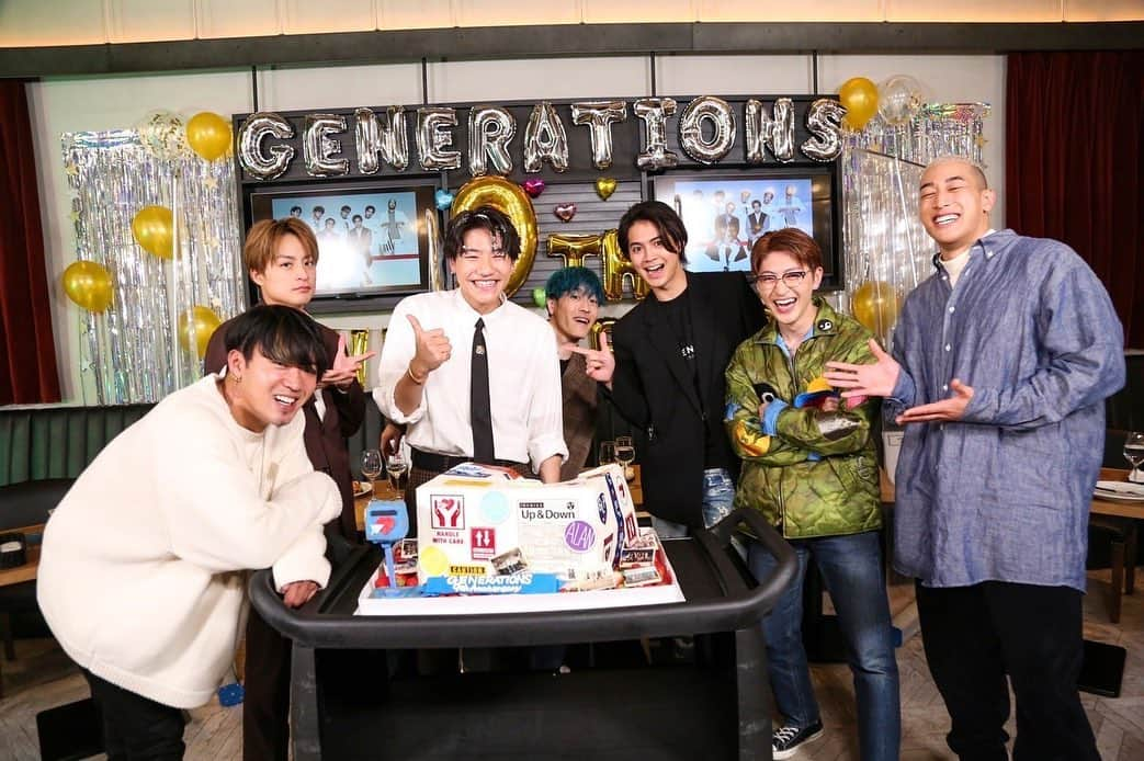 小森隼さんのインスタグラム写真 - (小森隼Instagram)「GENERATIONSデビュー9周年生配信✨ ご覧頂きありがとうございました✨  良い周年になりそうです✨  爆散ケーキ🎂  #GENERATIONS9周年 #DREAMERS  追記  やっぱりGENERATIONSが好きですわ🤣 おもろい🤣」11月21日 19時28分 - hayatokomori_official