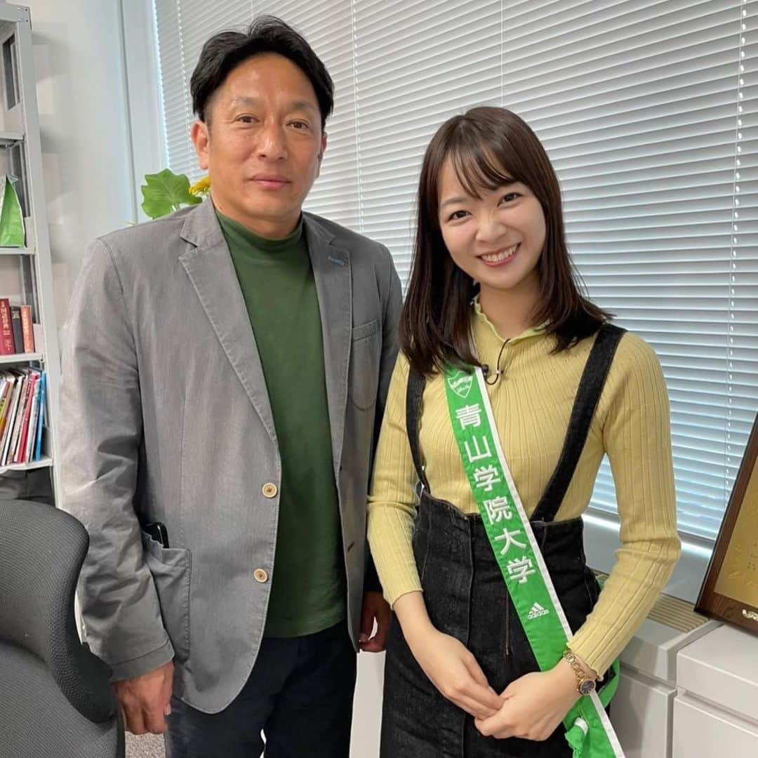 磯貝初奈さんのインスタグラム写真 - (磯貝初奈Instagram)「ロケで青山学院大学の相模原キャンパスにお邪魔しました。 駅伝で毎年見ていた青学の襷をかけさせていただいて感激です😭✨  本日の #月刊ハラスポ、原監督に色々教えていただいて改めて「駅伝っていいなあ」…と🥺 箱根駅伝の前にご覧いただきたい回です！ そして #後藤希友選手 と #原監督の対談もあります！！ 中京テレビで24：55〜放送です🙇‍♂️✨  #磯貝初奈」11月27日 21時24分 - hana_isogai