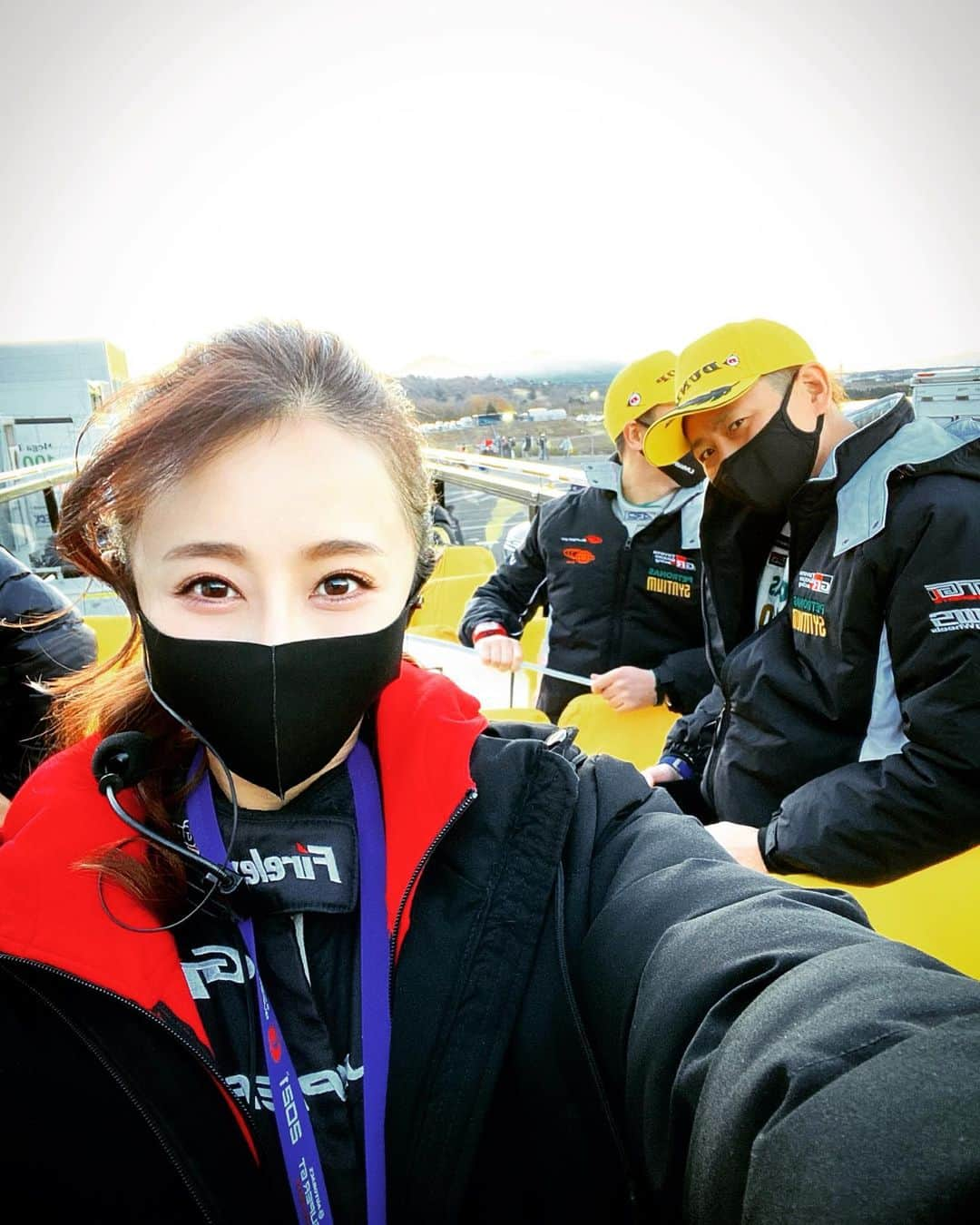 竹内紫麻さんのインスタグラム写真 - (竹内紫麻Instagram)「SUPER GT 2021 最終戦😭❤️❤️❤️  最後の最後まで、 何が起こるか分からないレース  そして最後の最後まで、 諦めることのなかった 全てのチームそれぞれが、 シーズンを通して経験した 嬉し涙と悔し涙。  最終決戦にてそれぞれが いろんな想いを胸に抱き 様々な形で終わりを告げた　 2021シーズン。  長い道のりを経て掴み取った初タイトル GT300クラス #61 SUBARU BRZ R&D SPORT  最後の最後まで闘い続けて 逆転優勝 逆転チャンピオンを獲得した GT500クラス #36 au TOM's GR Supra  心からおめでとうございました。  そして、闘い抜いた全てのチーム👏選手たちに、 沢山の感動をありがとうございました。  そしていつも支えてくれる 中継チーム 出演者スタッフの皆様 ありがとうございました。  そして今年も応援して下さった GTファンの皆様、 ありがとうございました❤️  ありがとう2021シーズン！  #supergt #supergt2021 #ありがとうsupergt」11月30日 13時19分 - shimax1223