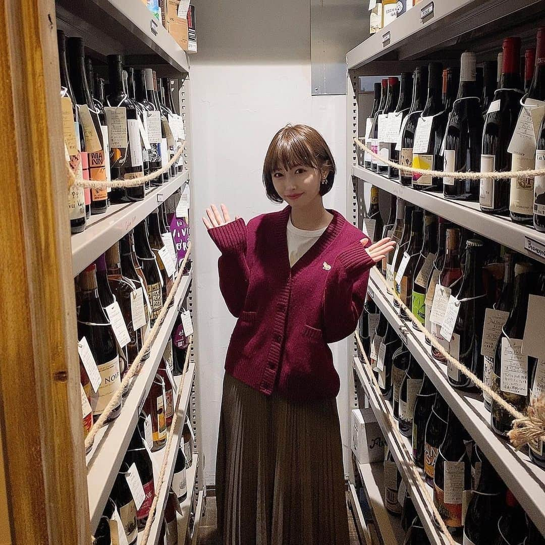 島田玲奈さんのインスタグラム写真 - (島田玲奈Instagram)「. 五反田の『寿司ナチュール』さん🍣 @sushi_nature  . 一品料理も、もちろんお寿司も、全部好きだった〜！ . お野菜が美味しい🥕 . しかも、自然派ワインがたくさんあって、選ぶのも楽しかった🥰 . 気に入ったボトルを一本買って帰りました🤍 . お値段がそこまで高すぎないのも魅力的！ . あと、シェフの方が面白くて、お喋り大好きなので嬉しかった🥺💐(笑) . 最近のお気に入りのお店です！ . #五反田グルメ #寿司 #東京グルメ #寿司ナチュール」12月2日 21時03分 - smd_rn321