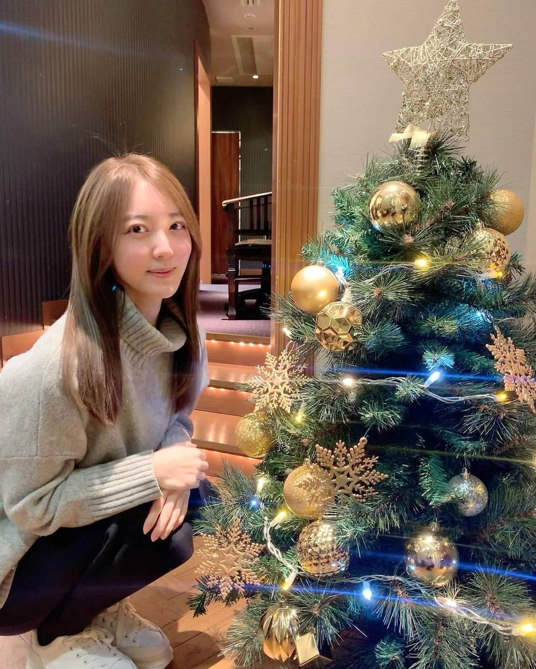 上野愛奈さんのインスタグラム写真 - (上野愛奈Instagram)「． 気がついたら12月！ こんな可愛いクリスマスツリーも 美容院にありました🎄🥳  寒くなってきたので、 体調に気をつけましょう😌🧣  #12月 #クリスマスツリー」12月3日 21時09分 - ueno_aina_816