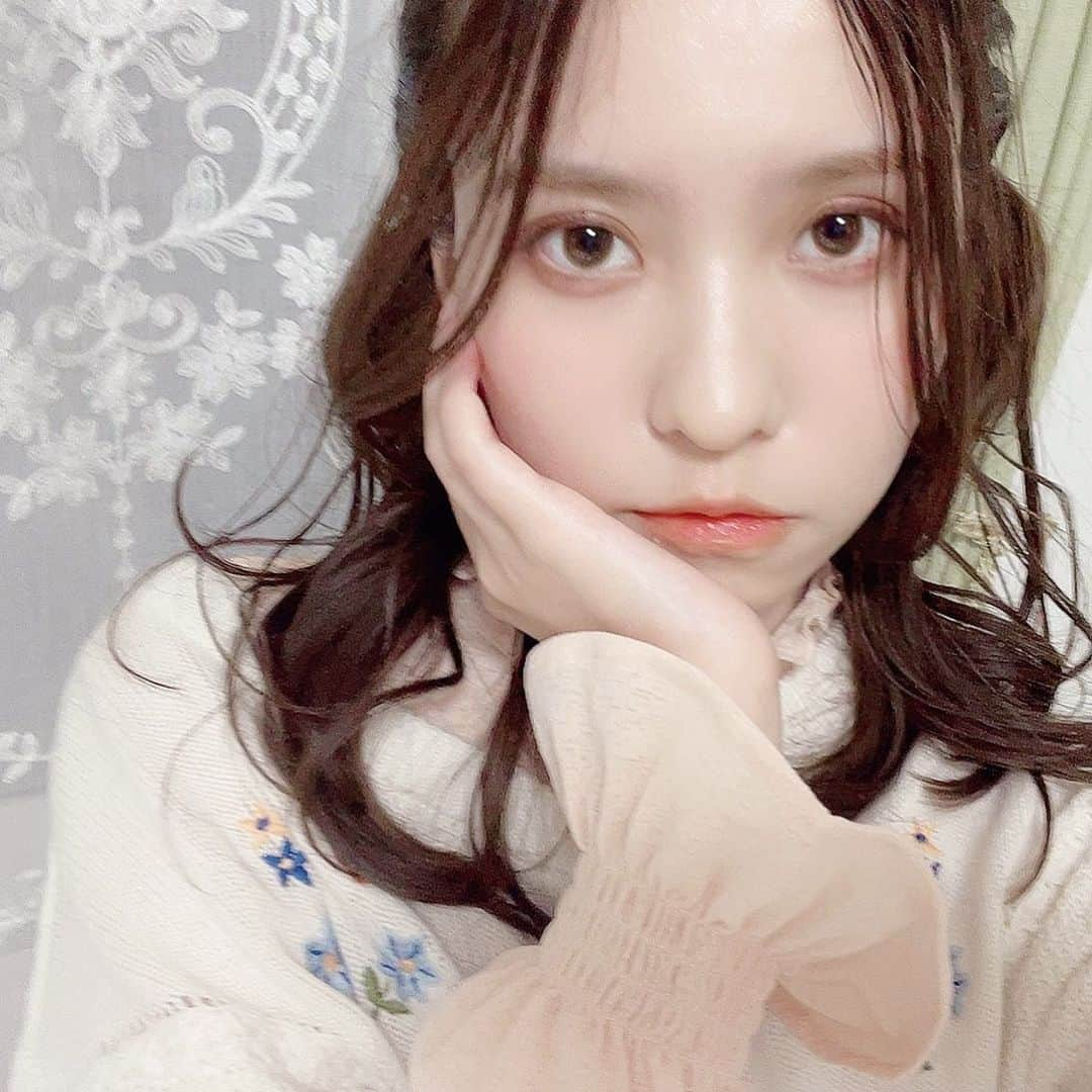 春名風花さんのインスタグラム写真 - (春名風花Instagram)「ひさしぶりの自撮り💕 おやすみなさーい！！  #春名風花 #自撮り #ヘアアレンジ #お気に入り」12月3日 22時18分 - harunafuka