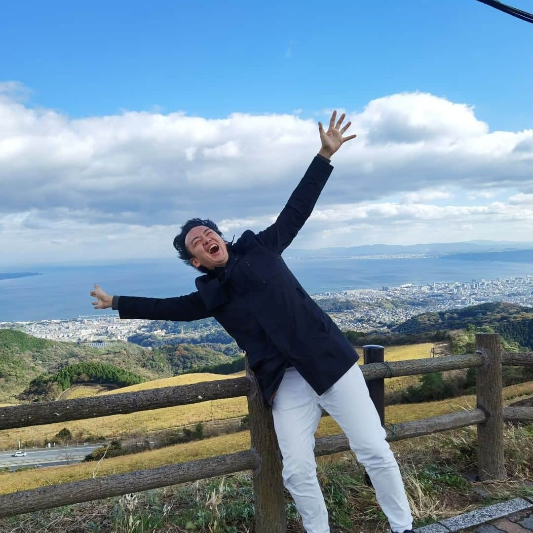 Animenz（アニメンズ）さんのインスタグラム写真 - (Animenz（アニメンズ）Instagram)「Kyushu Trip Part 3.5: I spotted a beautiful panorama spot in Beppu! But woooooooow, the wind there was ridiculously, ridiculously strong. A miracle I was not blown away 🤣」12月4日 17時43分 - animenz_official