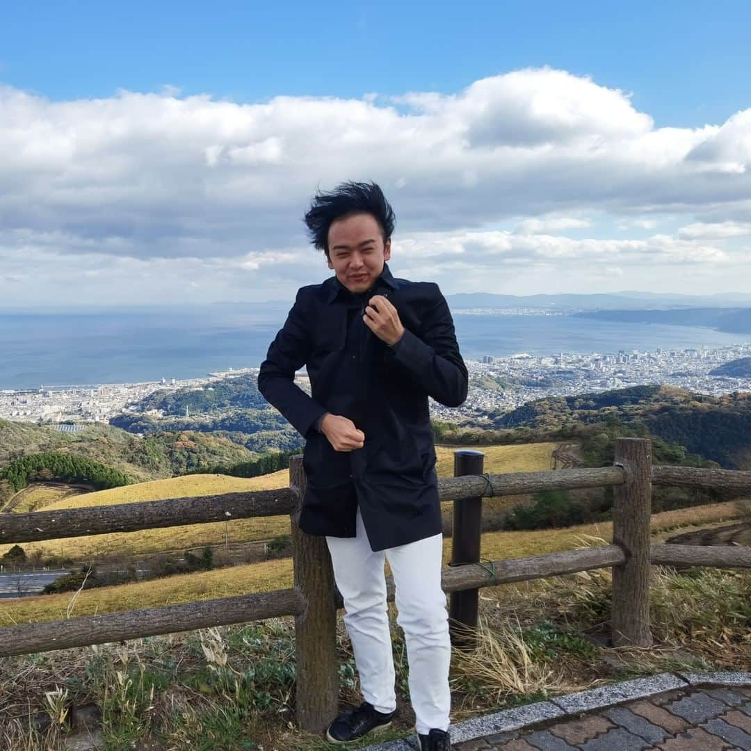 Animenz（アニメンズ）さんのインスタグラム写真 - (Animenz（アニメンズ）Instagram)「Kyushu Trip Part 3.5: I spotted a beautiful panorama spot in Beppu! But woooooooow, the wind there was ridiculously, ridiculously strong. A miracle I was not blown away 🤣」12月4日 17時43分 - animenz_official