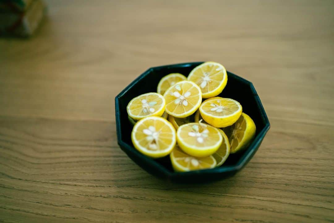 柴咲コウさんのインスタグラム写真 - (柴咲コウInstagram)「✴︎大人の遠足✴︎  お蕎麦食べて、柚子もらったので柚子水作って、おしるこ食べて…食べてばっかり！  陽が沈んだ後の空がとても綺麗だった☺️  束の間のリフレッシュでした😮‍💨🍃」12月10日 14時27分 - ko_shibasaki