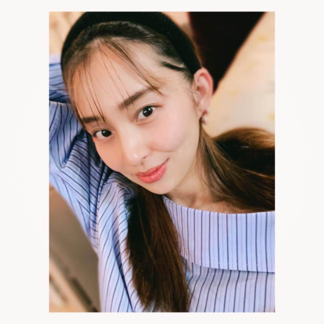 阪井あゆみさんのインスタグラム写真 - (阪井あゆみInstagram)「産後抜け毛🧑‍🦲🧑‍🦲🧑‍🦲💭 もともと毛量は普通〜多いほうだけど 細くて軟毛だから、困る。心配よ、、 しばらくはカチューシャアレンジで楽しみます🤹🏻‍♀️  さて息子くんは最近感覚がついてきてインカメラでも目で追うように✨話しかけ笑うとニコーって笑うからもーたまらない🥰  今夜はバチェラー4！！見よーーーっと😎！！  #産後ハゲ #すごい抜ける#短く切ろうかな #生後3ヶ月 #男の子ママ  #love #boy#baby」12月10日 16時54分 - ayumisakai0121