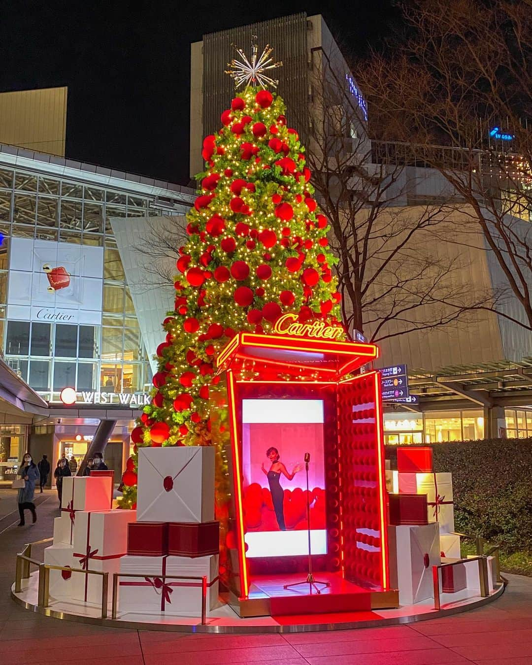 AYAMEさんのインスタグラム写真 - (AYAMEInstagram)「#Cartier#cartiertree#christmastree#roppongi#maxicoat#longboots#longhair#photogenic#illumination#winterfashion#blogger#bloggerlife#bloggerstyle#六本木ヒルズ#東京イルミネーション#カルティエツリー」12月14日 16時13分 - l.ayame