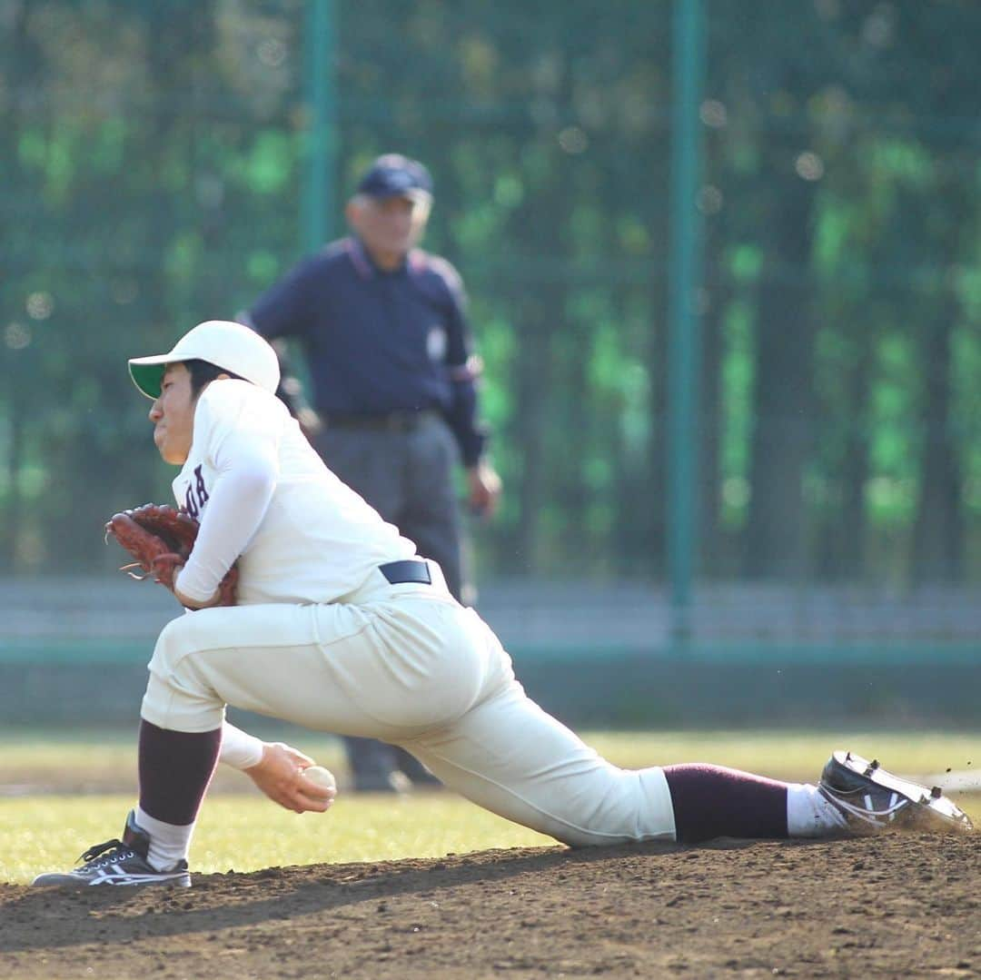 福田太郎さんのインスタグラム写真 - (福田太郎Instagram)「野球をはじめた日👦🏻⚾️ ⠀ ちょうど20年前の12月15日。 小5（当時10歳）で少年野球チームに入りました！ ⠀ 練習初日、なぜかみんなジャージ姿。 上下ユニホームで、やる気満々なのは僕だけ。 ボールすら握れず、ひたすらランニング。 小1の子にも負けて、まさかのビリ🤗 ⠀ 野球の練習つまんな！と思ったら、 実は、冬練期間ど真ん中だったんです☃️ そりゃそうだ、12月ですもの。笑 ⠀ なんやかんやで小中高大と、野球を続け、 辛いことの方が多かったはず…なのに。 振り返ると、とても良い思い出だった！ …ように思えてしまうから、不思議です🤔 ⠀ 大人になった今。 野球のおかげで、沢山の人と出会い、 豊かな毎日を過ごせていると感じます。 ⠀ きっとこの瞬間も、#青春 なのかも。 ぜひ、皆さんのかけがえのない『今』を #イチモニ劇場 #青春パシャリ に、お寄せください！ ⠀ #秋元康 さんが作る楽曲に乗せて、 #イチモニ！でご紹介させて頂きます📺 ⠀ #ありがとう #野球 #thankyoubaseball  @my.s_glove @harty.freedom キャッチボール、野球楽しい〜🙆‍♂️🙆‍♂️ #アンダースロー #submarine #福田太郎 #tarofukuda #渡辺俊介 さん @wata_submarine の映像で学んだ高校時代」12月16日 21時27分 - htb_tarofukuda