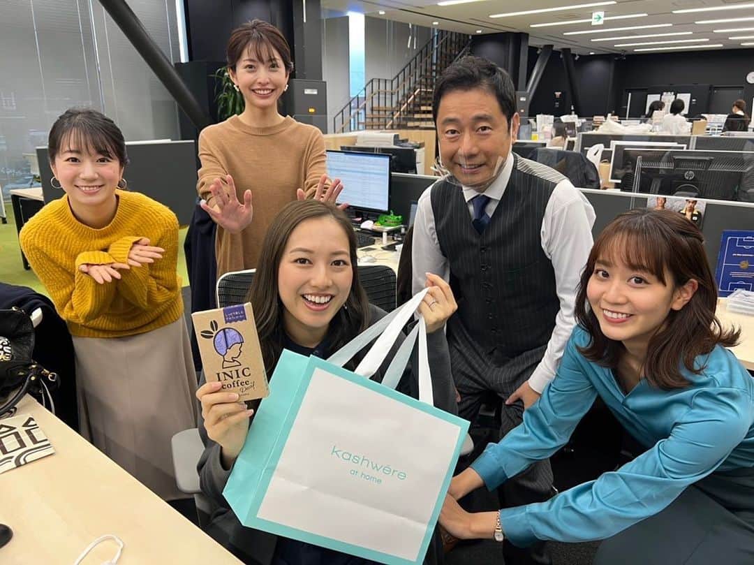 北村花絵さんのインスタグラム写真 北村花絵instagram 昨日が本谷アナの産休前ラスト出勤日でした しっかり者の頼れる後輩 どっちが先輩だか分からないくらい甘えてました 寂しいけど 出産までは自分の時間を楽しんで ママになって色々パワーアップして帰っ