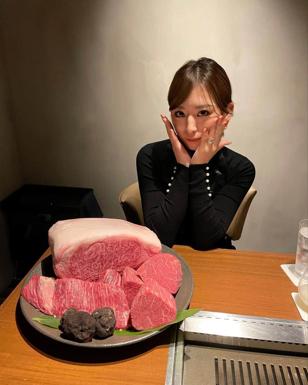 木下春奈さんのインスタグラム写真 - (木下春奈Instagram)「・ ・ 大阪にもできないかな🥲🥲 東京に来たら必ず伺う大好きな焼肉 @ushigoro_yakiniku  さん🐄 ・ この日は季節のコースをいただきました🤍 ・ ・ ・ #焼肉#うしごろ#ushigoro#ushigorobambina#ushigorokan」12月19日 19時41分 - haruna_kinoshita