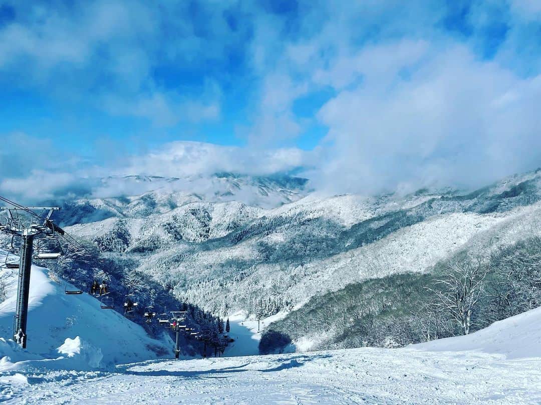 北村響さんのインスタグラム写真 - (北村響Instagram)「久しぶりのスキー 新しい板と靴は 重くてまだ慣れていないですが 上達する様に頑張ります😂 今日は良いトレーニングができました☺️  #スキー #グランスノー奥伊吹 #滋賀県 #ウィンタースポーツ#rossignol #phenix  #トレーニング#プロゴルファー  #スキー好きな人と繋がりたい」12月20日 12時28分 - k.bikistagram