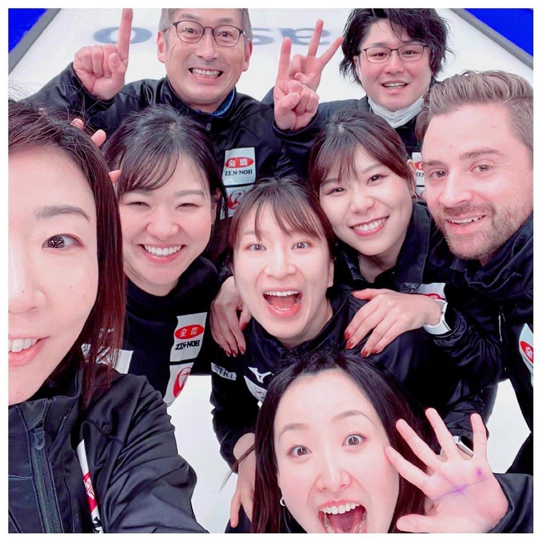 吉田夕梨花さんのインスタグラム写真 - (吉田夕梨花Instagram)「. Olympic qualification Event 2021 . . Qualified!!! . . まずは無事に大会を開催してくれた方々、関係者、アイスメーカーの皆様に感謝しています。 また日本中へ私たちがプレーしてる姿を届けてくださった関係者の皆さま、そして何より日頃から私たちをサポートしてくださっているスポンサーの皆さまに感謝しています。 . . どんな時もそばにいてくれる家族、友人と、どんな時も応援し続けてくれるファンのみなさん、そしていつも試合をしてくれたり、カーリング界を盛り上げ、一緒に切磋琢磨してきた日本のカーラーたちに大きな感謝です😊🙏 . . 今は無事に大会を終えれた安堵と、私たちに携わる全ての方への感謝でいっぱいです！ . . 少し休んで、まずは1月のグランドスラムに向けてしっかりと練習に励みます！ . . 本当にありがとうございました😊 . . 最後に琴美ちゃん 12年ぶりのオリンピック出場おめでとう🎉 She has been in the Olympics for the last time in 12years! . . #ロコソラーレ #OQE #レーワルデン #gotobeijing」12月20日 20時01分 - yurikayoshida77