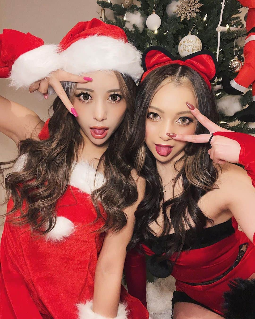 ゆきぽよさんのインスタグラム写真 - (ゆきぽよInstagram)「めりくりいぶ🎄♡ ぎゃるサンタだよ🎅🏽♡   #サンタコス  #ギャルサンタ  #クリスマス  #クリスマスツリー  #christmas  #christmastree  #ギャル」12月24日 14時46分 - poyo_ngy