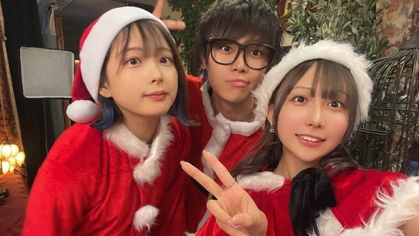 イニ（じん）さんのインスタグラム写真 - (イニ（じん）Instagram)「みんなで集まりました🎄 みんなラップ不慣れなのに とっても頑張ってくれました🥲 やっぱりラップはそれぞれ 個性も出るし、みんな違って みんな良いから好き！！！ 🎄 クリスマスラップ是非聴いてねー！」12月24日 20時18分 - jinjin10272