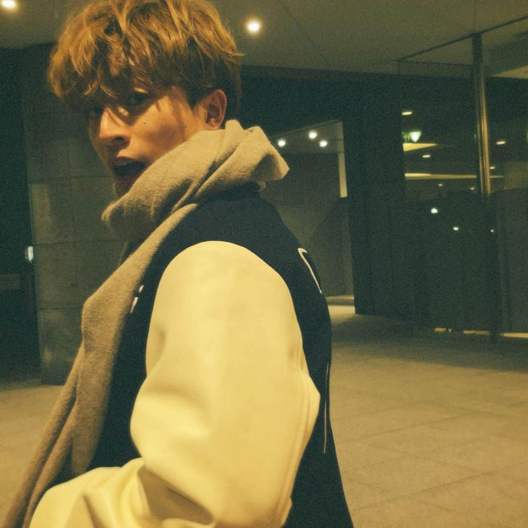 白濱亜嵐さんのインスタグラム写真 白濱亜嵐instagram 𝕄𝕖𝕣𝕣𝕪 ℂ𝕙𝕣𝕚𝕤𝕥𝕞𝕒𝕤 𝑯𝒂𝒗𝒆 𝒂 𝒃𝒍𝒆𝒔𝒔𝒆𝒅 𝑪𝒉𝒓𝒊𝒔𝒕𝒎𝒂𝒔 𝒕𝒐 𝒚𝒐𝒖𝒓 𝒇𝒂𝒎𝒊𝒍𝒚 𝑮𝒐𝒅 𝒃𝒍𝒆𝒔𝒔 12月24日 23時33分 Alan Shirahama Official