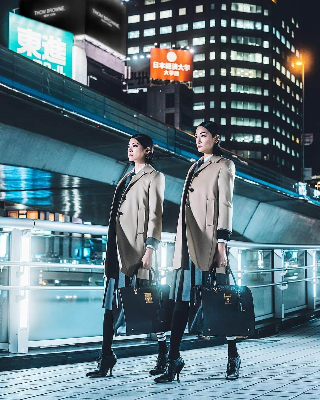 森星さんのインスタグラム写真 - (森星Instagram)「New campaign for @thombrowne with @ai_tominaga_official  渋谷スクランブル交差点ジャック🗼  「このコラボレーションを通して、トムの想いを纏い、さまざまな色が交差する東京・渋谷という地から世界へと、愛のひかりをお届けします。」 - 森星  #thombrownetokyo #トムブラウン東京 #thombrowne #トムブラウン」12月27日 13時39分 - hikari