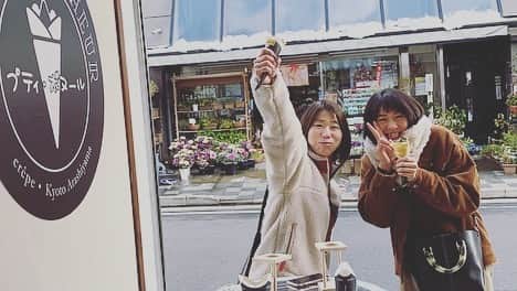 佐野優子さんのインスタグラム写真 - (佐野優子Instagram)「. めっちゃ元気なお二人さん👯、 少しパワー貰えた気がする😂 . ありがとう🙏🏻 . #東レアローズ  仲間 #大槻めぐみ　さん #井上奈々朱  さん #クレープ　#クレープ店 #京都嵐山クレープ  #petitbonheur」12月27日 18時32分 - yuko12345