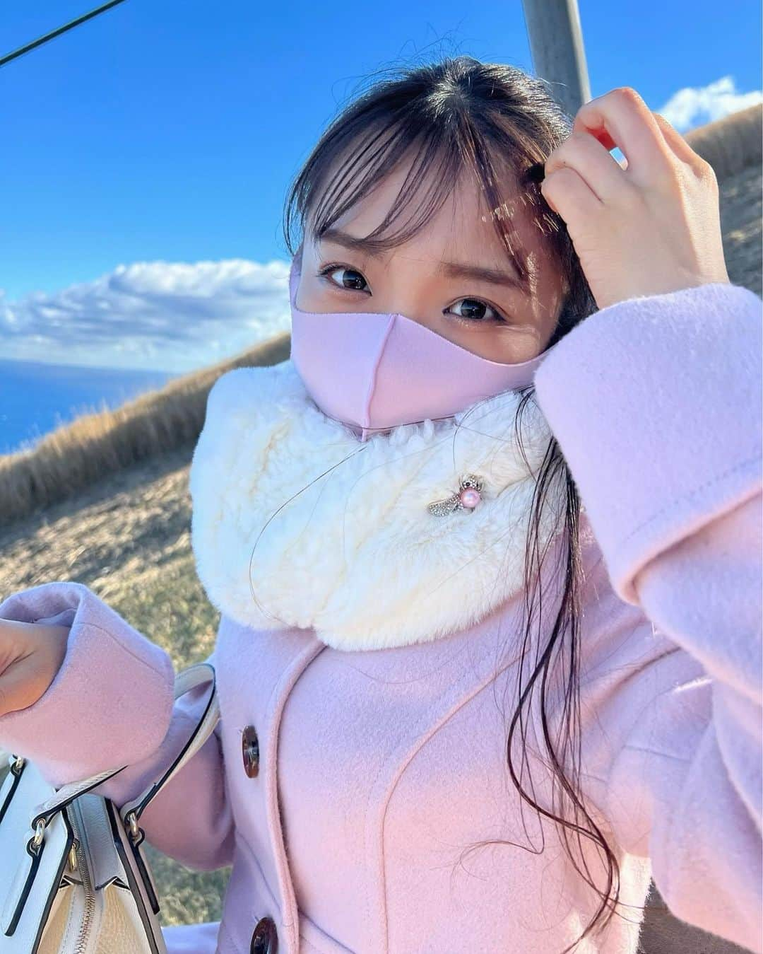 勝又彩央里さんのインスタグラム写真 - (勝又彩央里Instagram)「空気が美味しい🌬 絶景でした🗻  #冬休み #大学生 #女子大生 #コーデ #今日のコーデ #ピンク #ピンクコーデ #セントフォース #セントフォースsprout #ootd #pink #japan #観光 #ハーフアップ #山」12月30日 21時43分 - saorinoel