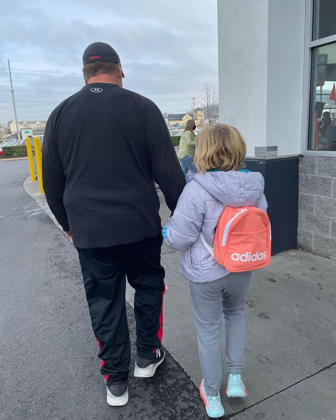 スコット・ノートンさんのインスタグラム写真 - (スコット・ノートンInstagram)「Lily’s first trip to Costco! #niece #familytime #costco #scottnorton」12月31日 10時08分 - scottflashnorton