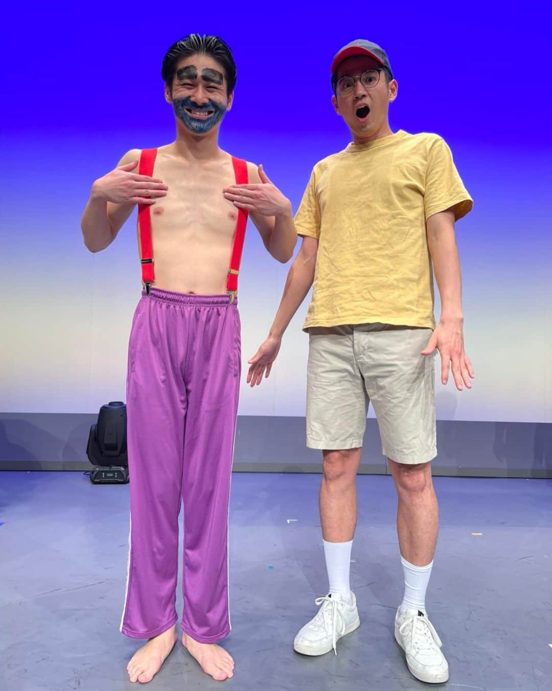 多田智佑さんのインスタグラム写真 - (多田智佑Instagram)「2021年仕事納めでした！ ありがとうございました！ いっつもこの3人で帰ってる気がする。大阪の時より会ってる。 大宮での疑似カウントダウンライブ、僕らみたいなもんの為に時間作ってくれた芸人さん、お客様、ありがとうございましたm(__)m 最後の西本はカッコ良すぎた！ 隠し芸でテーブルクロス引き、時間いっぱいで成功させたキムタクに見えた！ 屁こいたやつの事カッコ良いって生まれて初めて思った！ 毎年言うてますが、来年こそ飛躍の年に。 トットを宜しくお願い致します。  皆さま、良いお年を！！」12月31日 22時46分 - tottotada