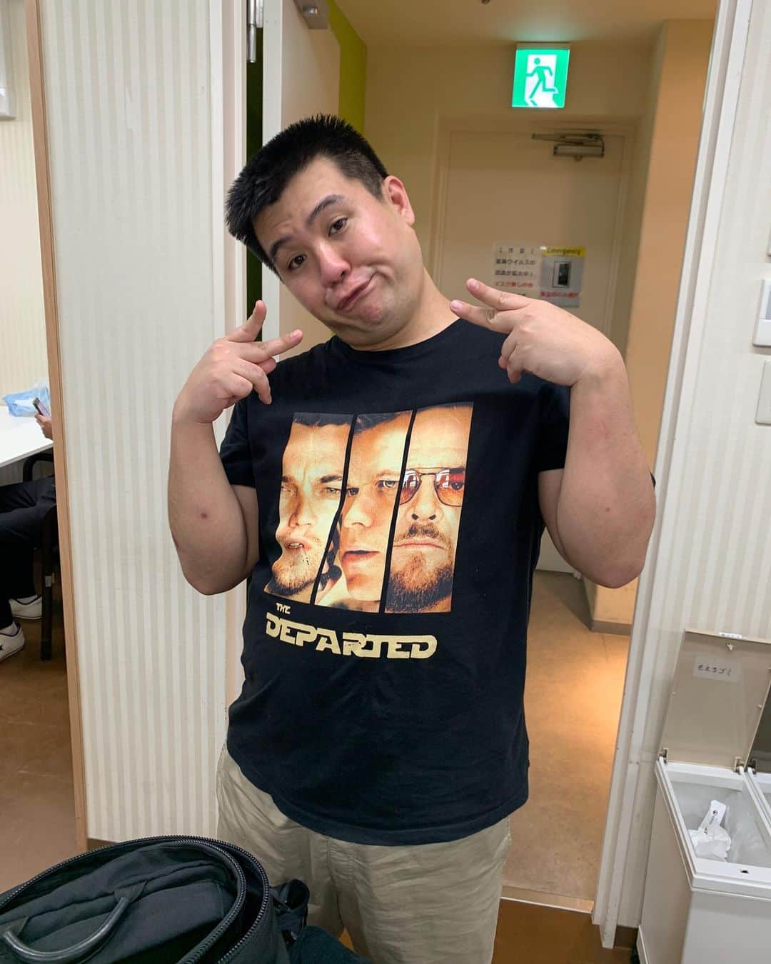 多田智佑さんのインスタグラム写真 - (多田智佑Instagram)「2021年仕事納めでした！ ありがとうございました！ いっつもこの3人で帰ってる気がする。大阪の時より会ってる。 大宮での疑似カウントダウンライブ、僕らみたいなもんの為に時間作ってくれた芸人さん、お客様、ありがとうございましたm(__)m 最後の西本はカッコ良すぎた！ 隠し芸でテーブルクロス引き、時間いっぱいで成功させたキムタクに見えた！ 屁こいたやつの事カッコ良いって生まれて初めて思った！ 毎年言うてますが、来年こそ飛躍の年に。 トットを宜しくお願い致します。  皆さま、良いお年を！！」12月31日 22時46分 - tottotada