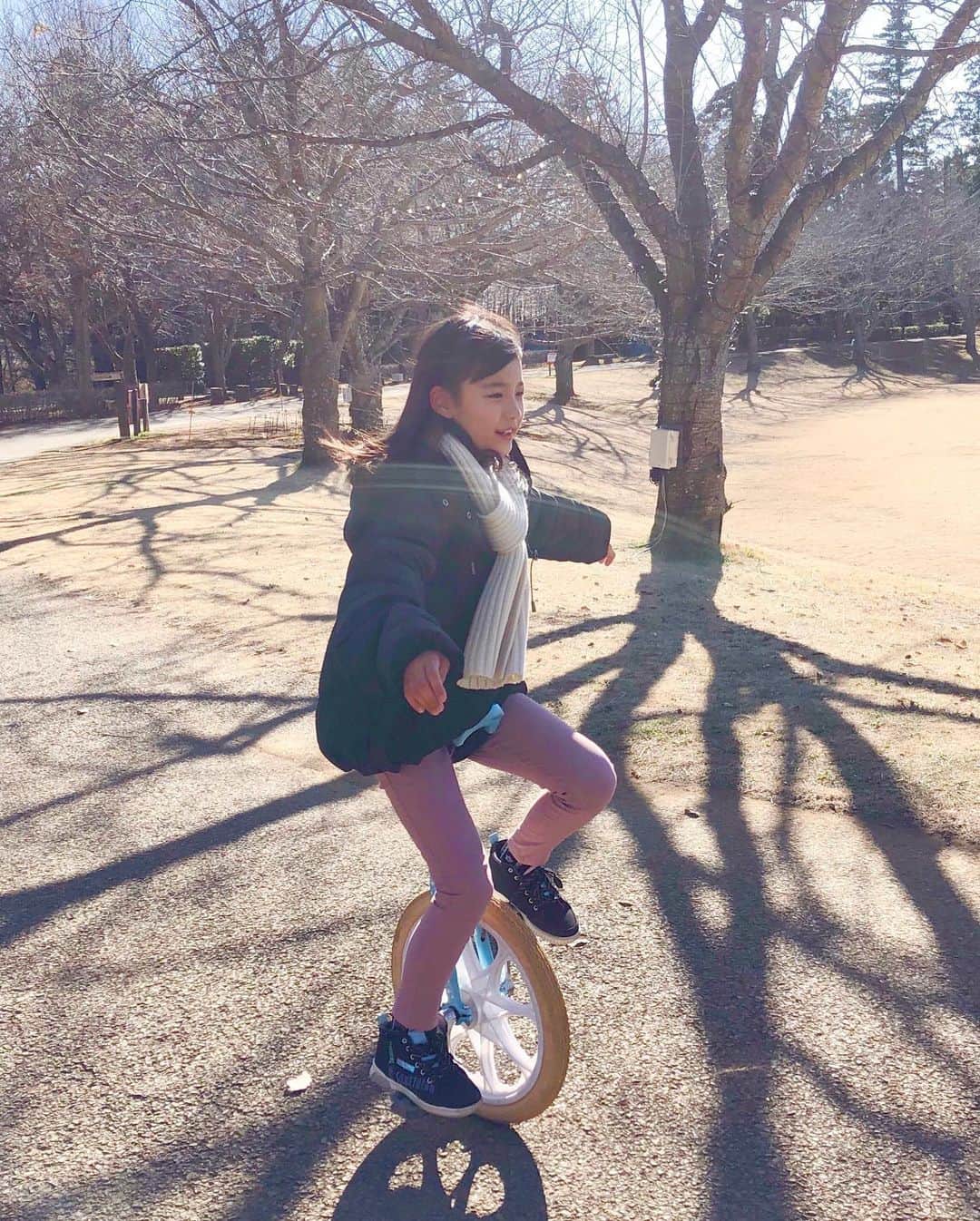野澤しおりさんのインスタグラム写真 - (野澤しおりInstagram)「昨年は たくさん応援してくださり、本当にありがとうございました😊💕 2022年も よろしくお願いします🙇‍♀️  撮影中は怪我できないので、あまり外で遊べなかったけど、今は思いっきり 外で遊んでいます😋」1月1日 14時42分 - n_shiori_ta